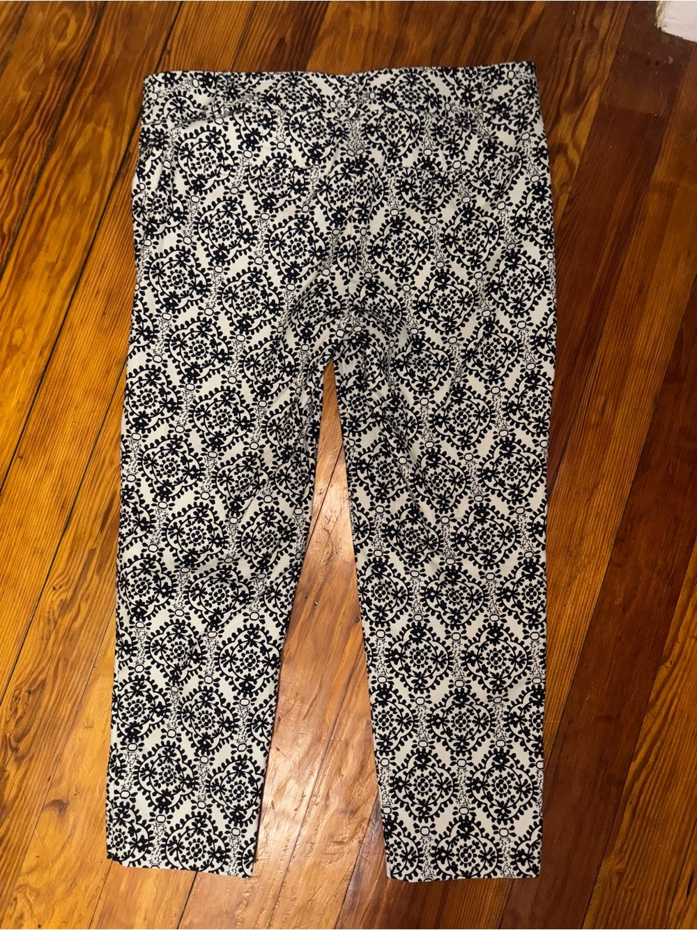 Black & White Patterned Casual Pants - Picture 2 of 5